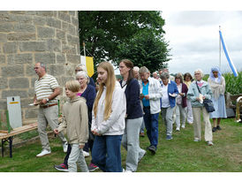 Feier des Mährisch-Neustädter Wachsstockfestes an der Weingartenkapelle (© Karl-Franz Thiede)